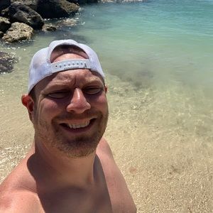 Meet your Posher, Adam